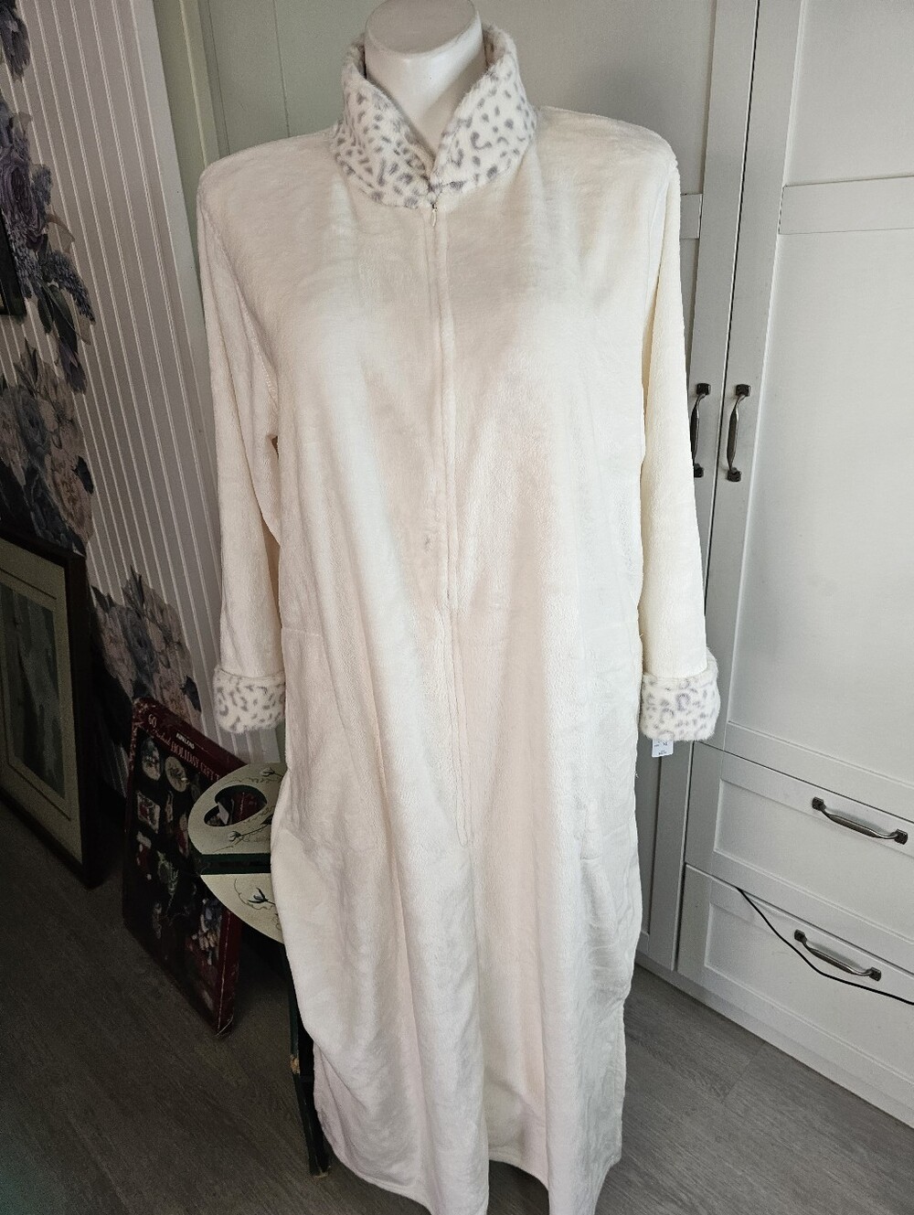 N Natori Plush Lynx Robe XL Tall ?White Leopard Faux Fur Trim Full Zip Long NWT